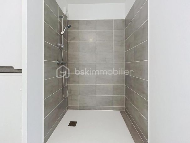 A louer STUDIO NEUF  34 M2  BORDEAUX