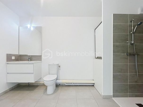 A louer STUDIO NEUF  34 M2  BORDEAUX