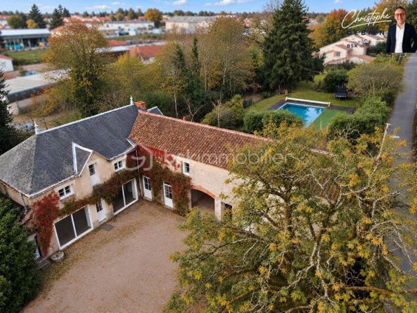 A louer MAISON  DE MAîTRE  LA CHAIZE LE VICOMTE