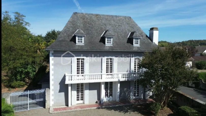 A louer MAISON  DE MAîTRE  LONS
