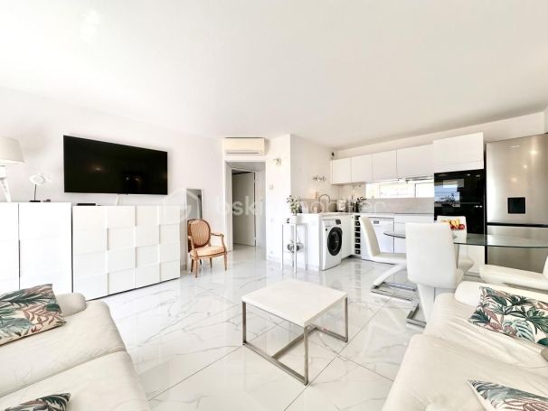 A louer APPARTEMENT NEUF T2 41 M2 TERRASSE VUE MER GOLFE JUAN