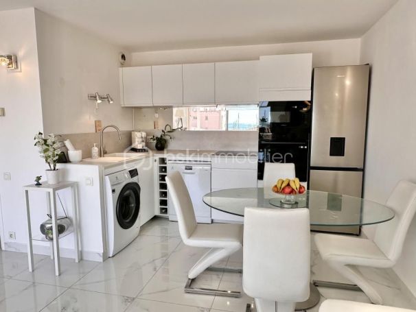 A louer APPARTEMENT NEUF T2 41 M2 TERRASSE VUE MER GOLFE JUAN