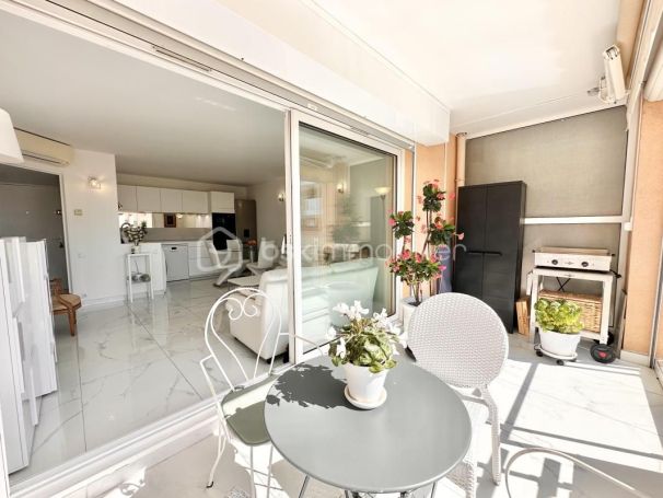 A louer APPARTEMENT NEUF T2 41 M2 TERRASSE VUE MER GOLFE JUAN