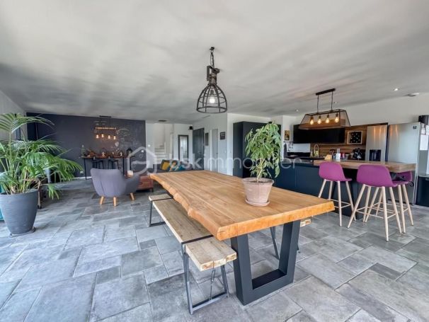 A louer MAISON  CONTEMPORAINE BORD DE MER MAUGUIO