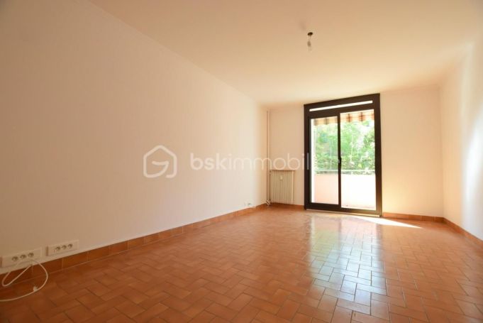 A louer APPARTEMENT T3 73 M2  GRASSE