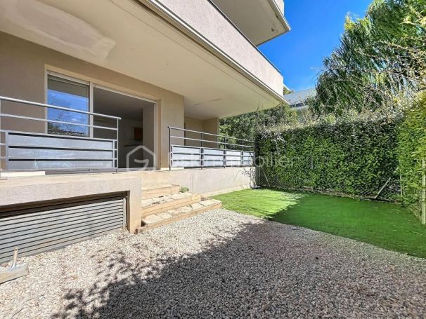 A louer APPARTEMENT T3 57 M2 TERRASSE  NIMES