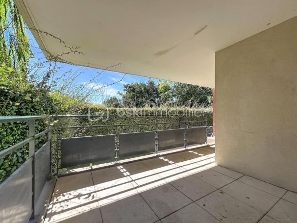 A louer APPARTEMENT T3 57 M2 TERRASSE  NIMES