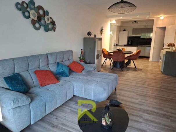 A louer APPARTEMENT T3 59 M2 TERRASSE BORD DE MER SETE