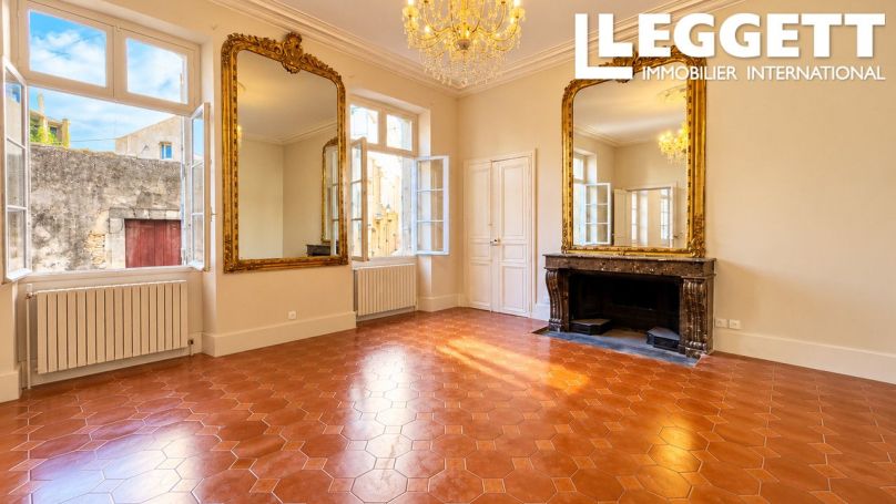 A louer APPARTEMENT T6 220 M2  BEZIERS
