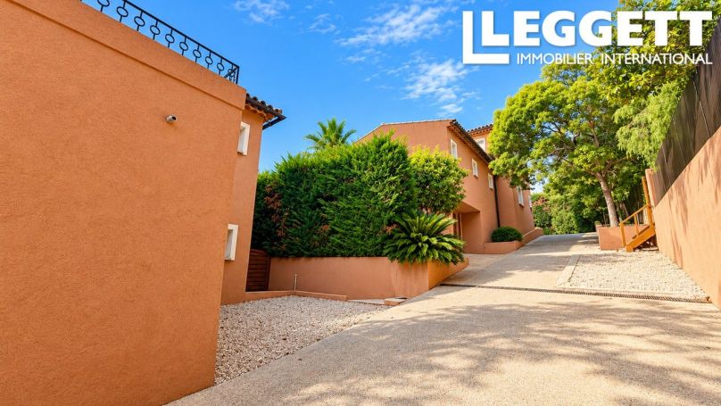 A louer MAISON  CONTEMPORAINE BORD DE MER ANTIBES