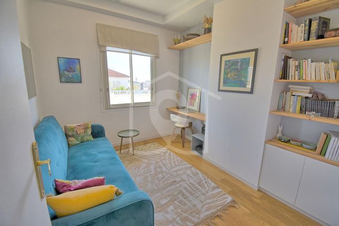 A louer APPARTEMENT DE PRESTIGE T3 54 M2 BORD DE MER ANTIBES