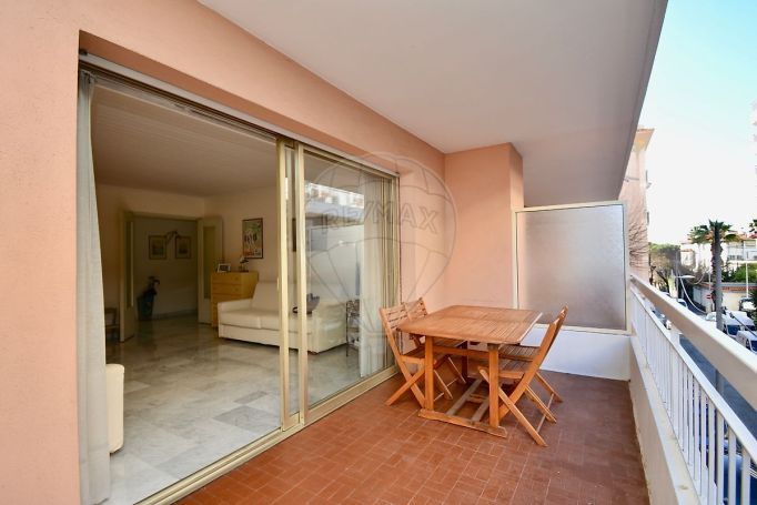 A louer APPARTEMENT T2 52 M2 TERRASSE BORD DE MER JUAN LES PINS