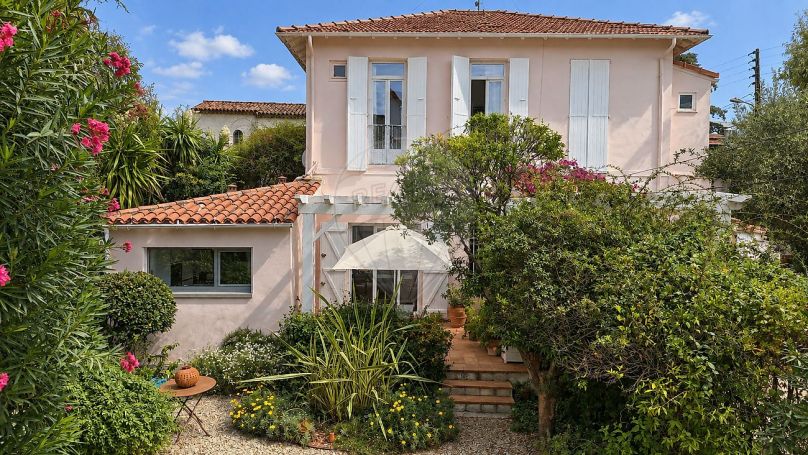 A louer MAISON  DE MAîTRE BORD DE MER ANTIBES