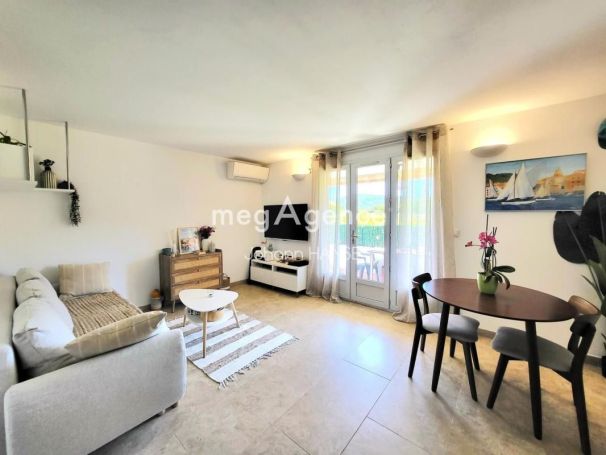 A louer APPARTEMENT T2 29 M2 TERRASSE BORD DE MER LA CROIX VALMER