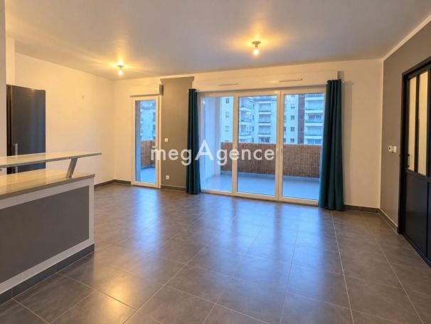 A louer APPARTEMENT T3 59 M2 TERRASSE BORD DE MER TOULON