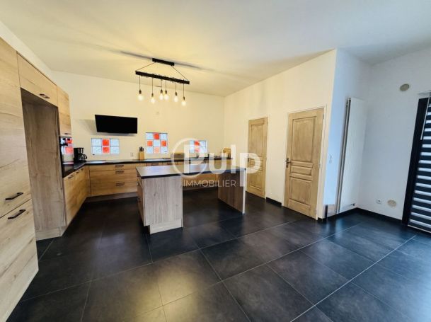 A louer LOFT  6 PIECES 119 M2  VENDIN LE VIEIL