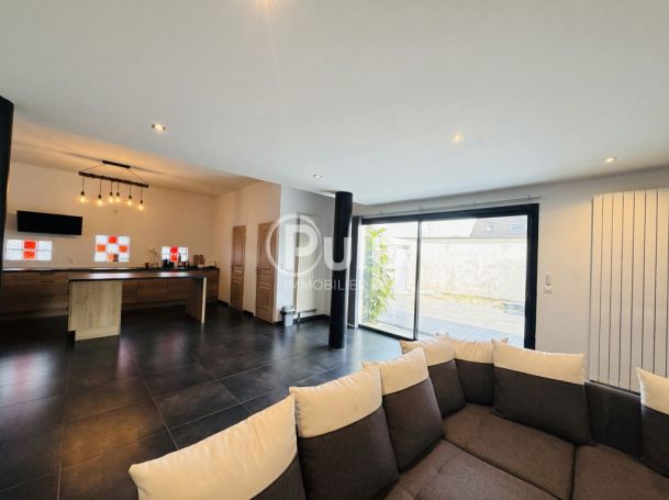 A louer LOFT  6 PIECES 119 M2  VENDIN LE VIEIL