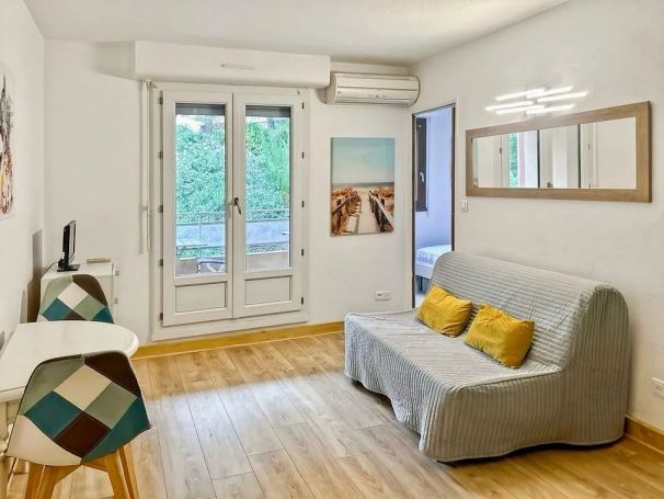 A louer APPARTEMENT NEUF T2 28 M2 TERRASSE BORD DE MER SAINTE MAXIME