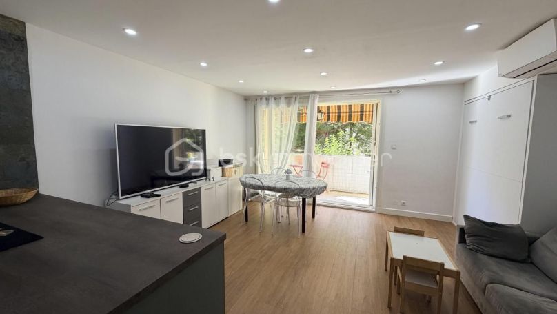 A louer APPARTEMENT T4 65 M2 BORD DE MER SANARY SUR MER