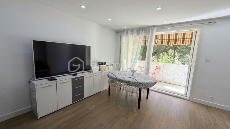 A louer APPARTEMENT T4 65 M2 BORD DE MER SANARY SUR MER