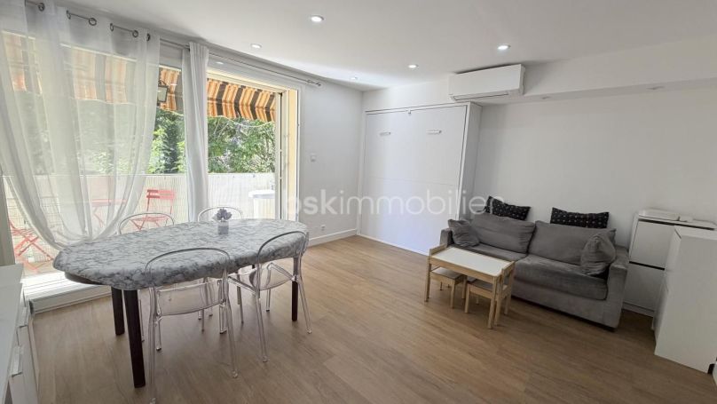 A louer APPARTEMENT T4 65 M2 BORD DE MER SANARY SUR MER