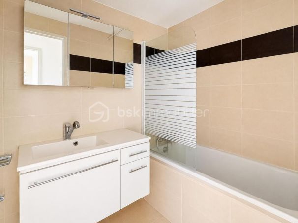 A louer APPARTEMENT T2 48 M2 TERRASSE BORD DE MER CAGNES SUR MER