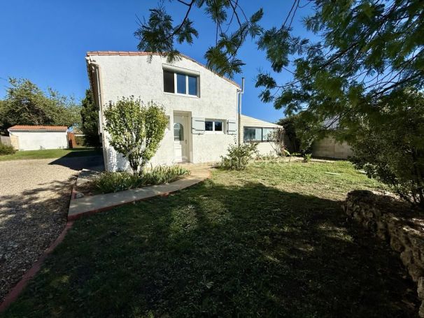 A louer MAISON  DE MAîTRE  SABLONCEAUX