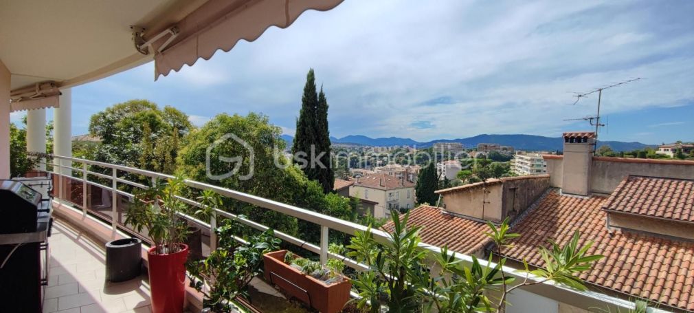 A louer APPARTEMENT T3 71 M2 TERRASSE BORD DE MER LE CANNET
