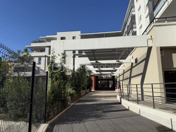 A louer APPARTEMENT T3 65 M2 TERRASSE BORD DE MER CAGNES SUR MER