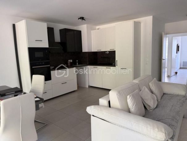 A louer APPARTEMENT T3 65 M2 TERRASSE BORD DE MER CAGNES SUR MER