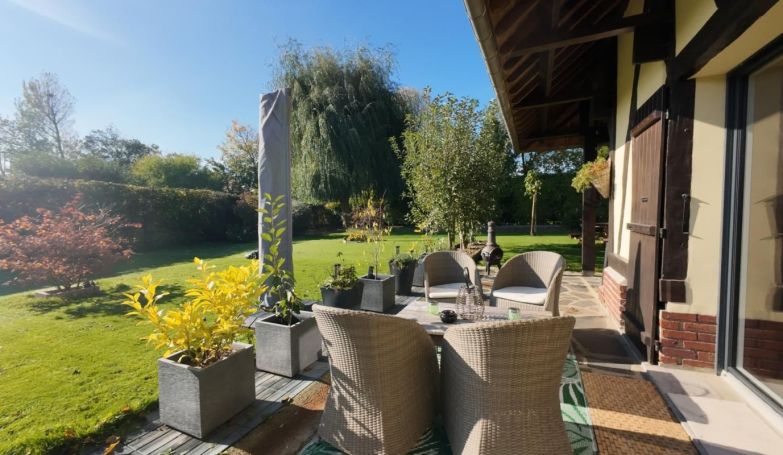 A louer MAISON  CONTEMPORAINE BORD DE MER BELLEVILLE SUR MER