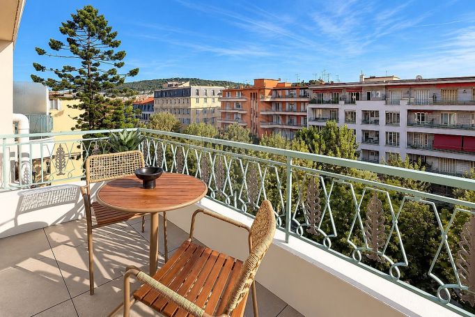 A louer APPARTEMENT T3 73 M2 BORD DE MER NICE