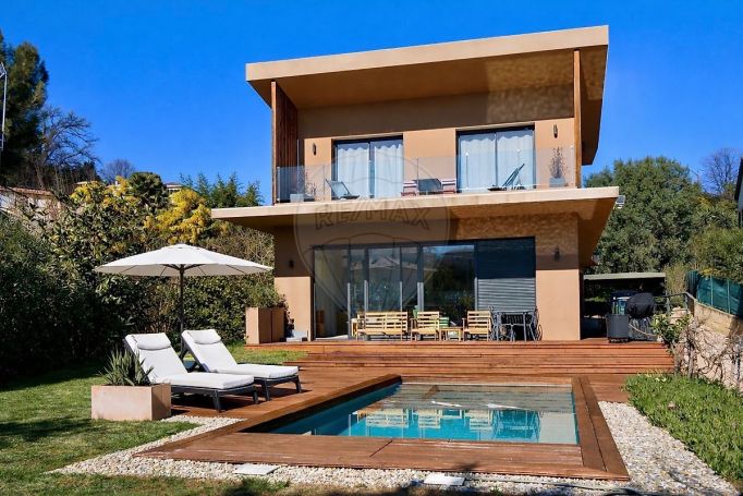 A louer MAISON  CONTEMPORAINE BORD DE MER CAGNES SUR MER