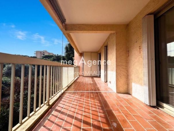 A louer APPARTEMENT T3 43 M2 TERRASSE BORD DE MER SAINTE MAXIME