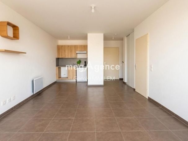 A louer APPARTEMENT T2 43 M2 TERRASSE BORD DE MER ROQUEBRUNE SUR ARGENS