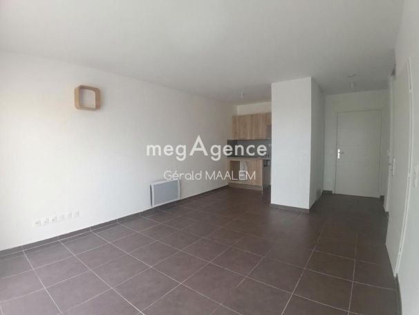 A louer APPARTEMENT T2 43 M2 TERRASSE BORD DE MER ROQUEBRUNE SUR ARGENS