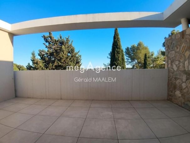 A louer APPARTEMENT T2 43 M2 TERRASSE BORD DE MER ROQUEBRUNE SUR ARGENS