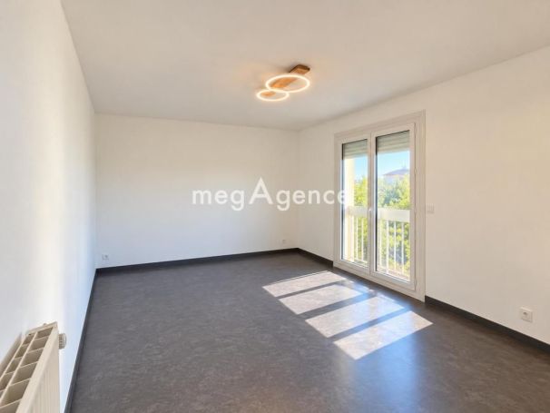 A louer APPARTEMENT T2 36 M2 PLAGE à PIED SIX FOURS LES PLAGES