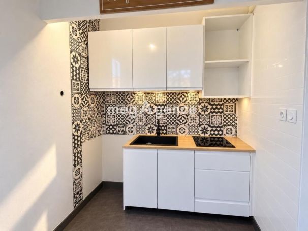 A louer APPARTEMENT T2 36 M2 PLAGE à PIED SIX FOURS LES PLAGES