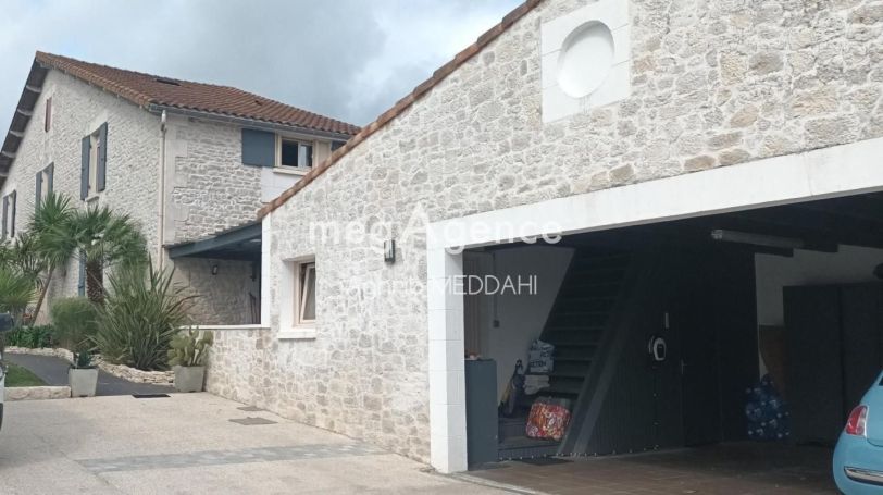A louer MAISON  DE MAîTRE BORD DE MER SAUJON