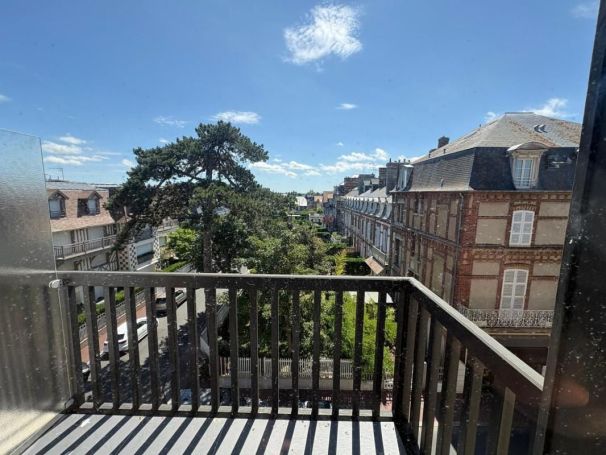 A louer APPARTEMENT DUPLEX T6 137 M2 PLAGE à PIED DEAUVILLE