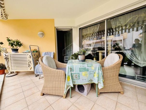 A louer APPARTEMENT DE PRESTIGE T2 53 M2 TERRASSE BORD DE MER CROS DE CAGNES