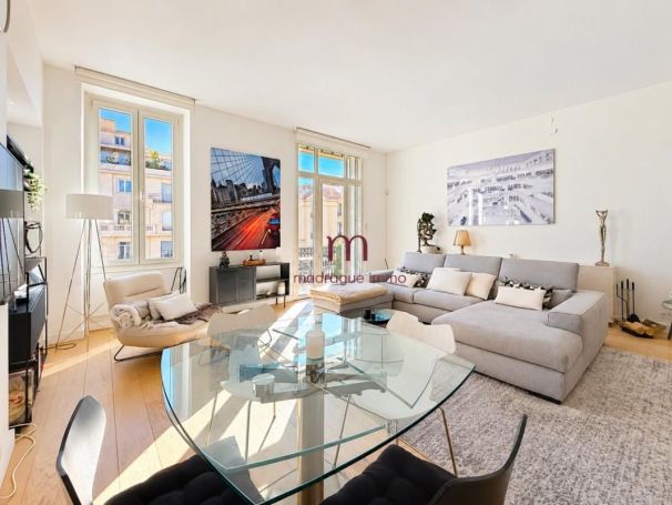 APPARTEMENT T4 125 M2 BORD DE MER NICE