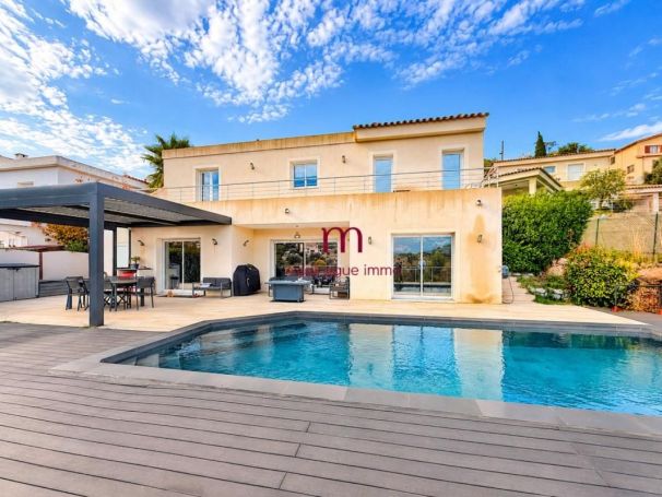 MAISON  CONTEMPORAINE BORD DE MER NICE