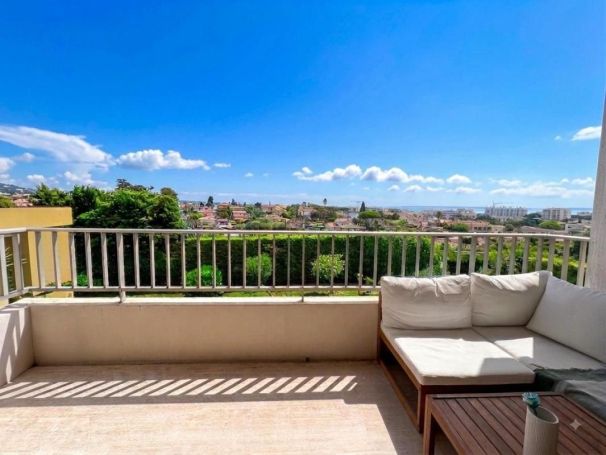APPARTEMENT T3 57 M2 TERRASSE VUE MER ANTIBES