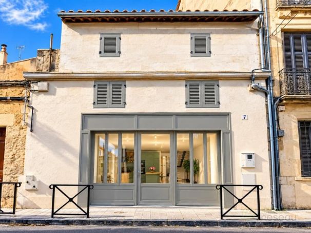 MAISON  CONTEMPORAINE BORD DE MER ARLES