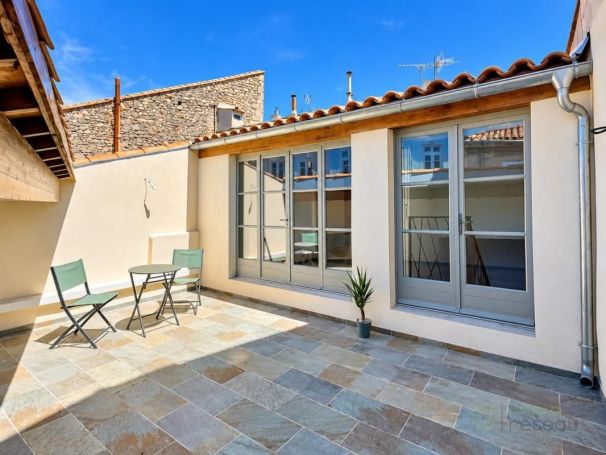 MAISON  CONTEMPORAINE BORD DE MER ARLES