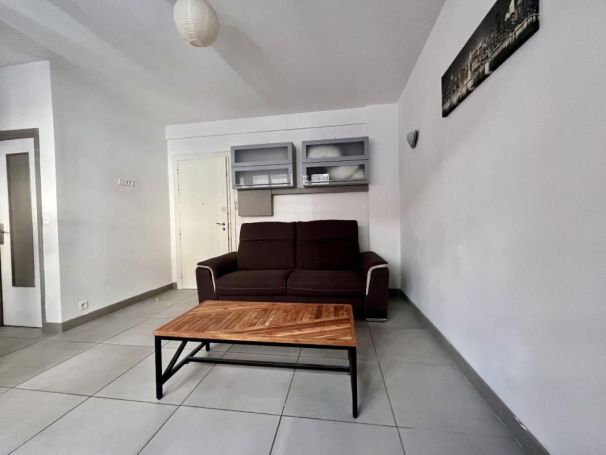 STUDIO  24 M2 BORD DE MER NICE