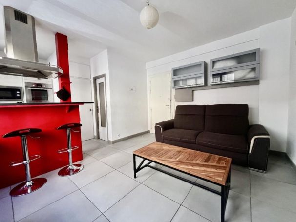 STUDIO  24 M2 BORD DE MER NICE