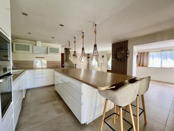 MAISON  CONTEMPORAINE  TOURRETTE LEVENS